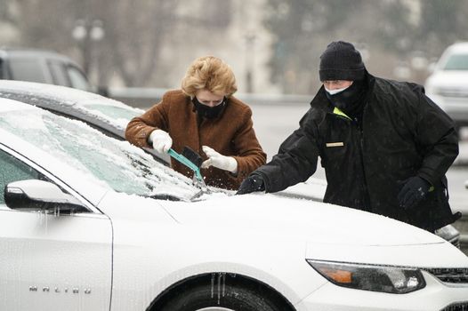 Defrosting windscreen