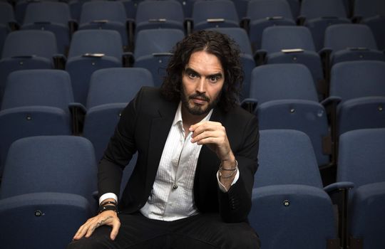 Russell Brand celebrates 19 years sobre