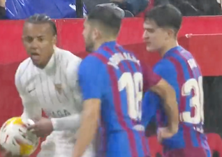 Jordi Alba goes full Rivaldo as Koundé sees red vs Barcelona