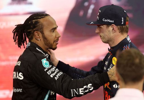 Lewis Hamilton unfollows everyone on Instagram