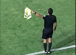 Linesmen forced to use hi-vis jackets as flags during World Cup qualifier