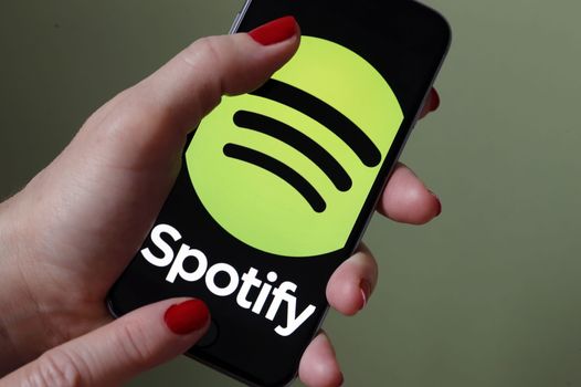 More musicians remove music from spotify