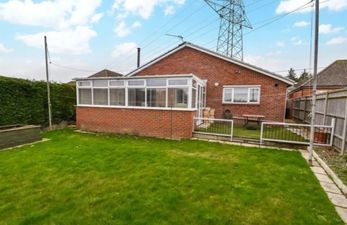 Listing for £350,000 bungalow conveniently ignores the giant pylon in front garden