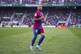 Barcelona to offer Dani Alves pay rise in new contract