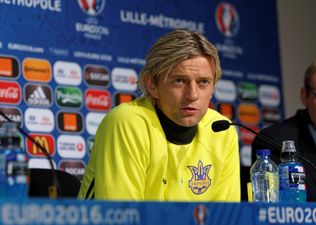 Ukraine strip Anatoliy Tymoshchuk of all awards for silence on Russian invasion