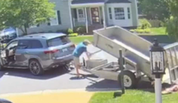 Man dumps 80,000 pennies outside daughter's house