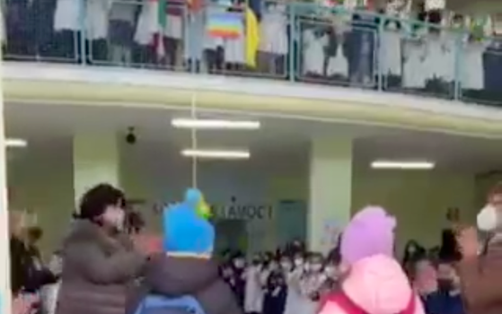 Entire Italian school welcomes Ukrainian refugees