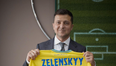 No, Ukrainian President Zelenskyy did not hold up a jersey with a Nazi symbol on