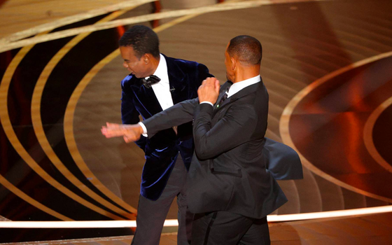 Will Smith's smack - Chris Rock Jada joke