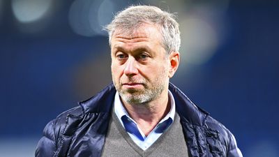 Roman Abramovich ‘fine’ after suspected poisoning as doubts cast on claims