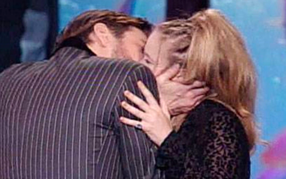 Jim Carrey kissing Alicia Silverstone