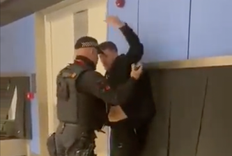 Video shows Tommy Robinson ‘in scuffle with airport police after being deported from Mexico’