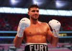 Tommy Fury beats Daniel Bocianski on points to continue unbeaten record