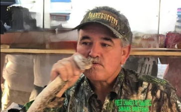 Veteran snake handler dies at rattlesnake festival after being bitten by rattlesnake