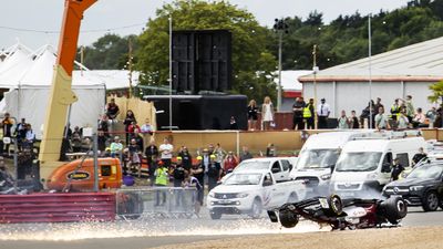 George Russell abandons car to check on Zhou Guanyu after horror crash