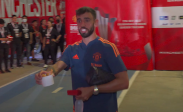 Bruno Fernandes bizarrely gifts chicken to Man United fan after Liverpool win