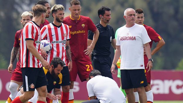 Jose Mourinho Sunderland player sent off