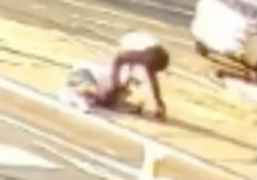 Does seem like he talks through a mask in most of his movies tbf… Apparently, Americans struggle to understand everyone’s favourite cockney hardy and next choice for 007, Tom Hardy, finding his particular accent a tricky one - so much so that many need subtitles to decipher. See link in bio for more