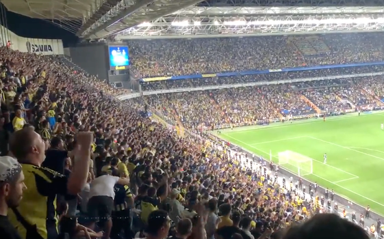 Fenerbahce fans chant Putin Dynamo Kyiv