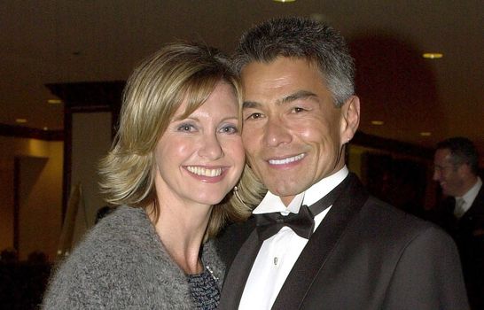 385570 01: Actress Olivia Newton-John poses with her boyfriend Patrick McDermott at the 10th Annual Human Rights Campaign Gala, February 17, 2001 in Los Angeles, CA. (Photo by Newsmakers)