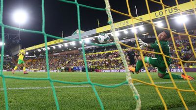 Marcelino Nunez scores outrageous panenka penalty, didn’t even watch it go in