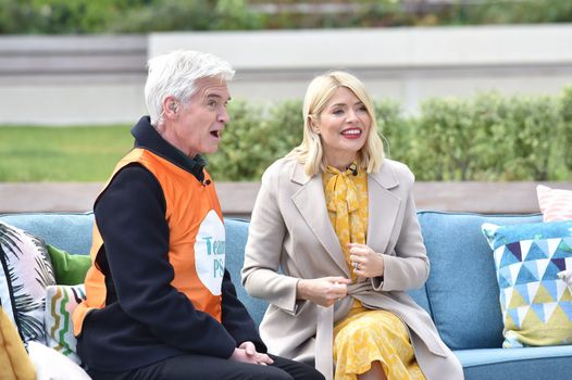 Holly Willoughby will not quit this morning