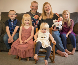 Twins born from 30-year-old frozen embryos have a mum that’s only 3 years older than them