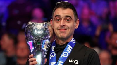 Ronnie O’Sullivan spotted waiting for bus, smoking a cigarette, before £250,000 UK Championship win