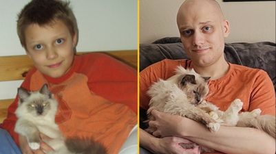 Man recreates photo of himself with childhood cat just before putting him to sleep