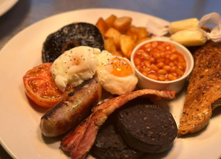 Pub hits back after angry customers slam being charged £25 for Full English
