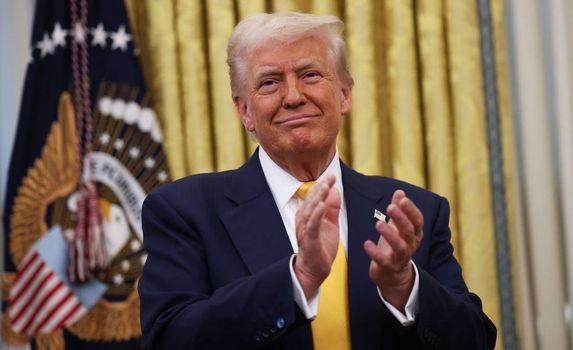 Donald Trump says he will sell wealthy foreigners US 'gold cards' for $5m